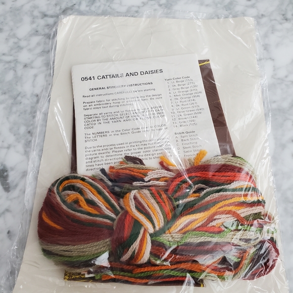 Cattails and Daisies crewel embroidery kit Creative Circle #0541 - Picture 5 of 5